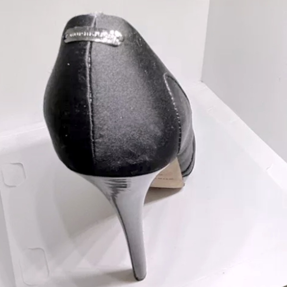 ❌SOLD❌ EUC [Burberry] Black Silk Pointed Toe High Heel Pumps Womens Size 39 - Picture 3 of 9